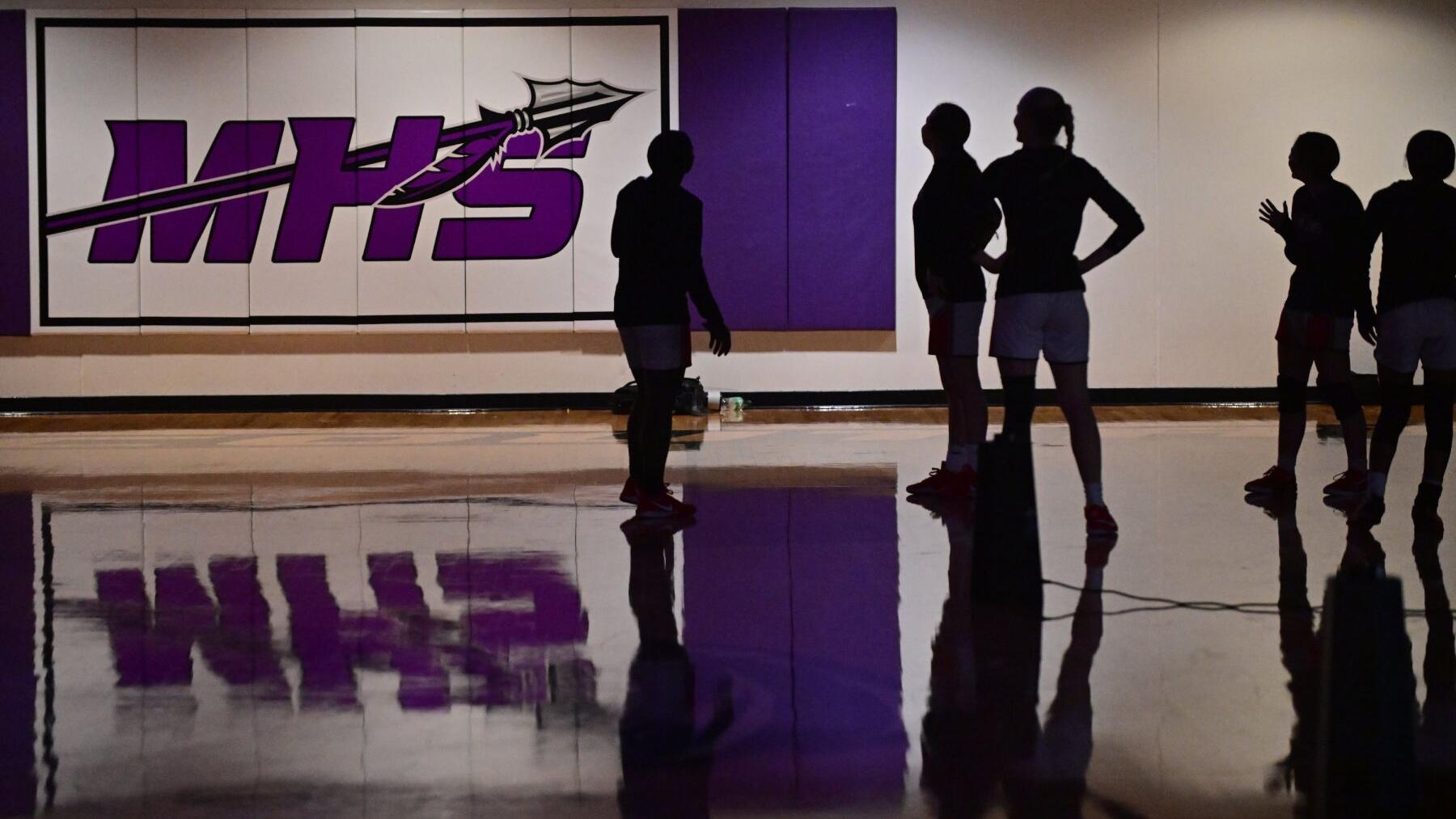 Mascoutah Invitational, championship: Alton 60, Breese Central 56